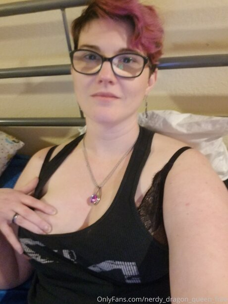 Nerdy Dragon Queen Free onlyfans leak fuck