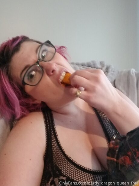 Nerdy Dragon Queen Free nude leak onlyfans