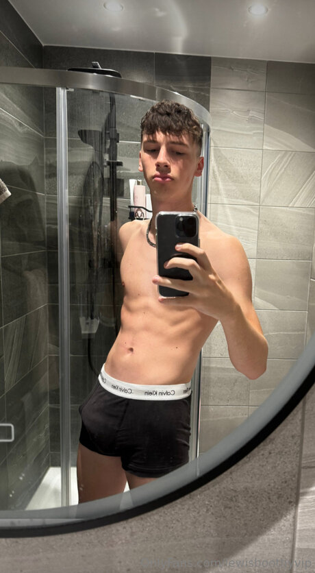 Lewisboothyvip only fans.