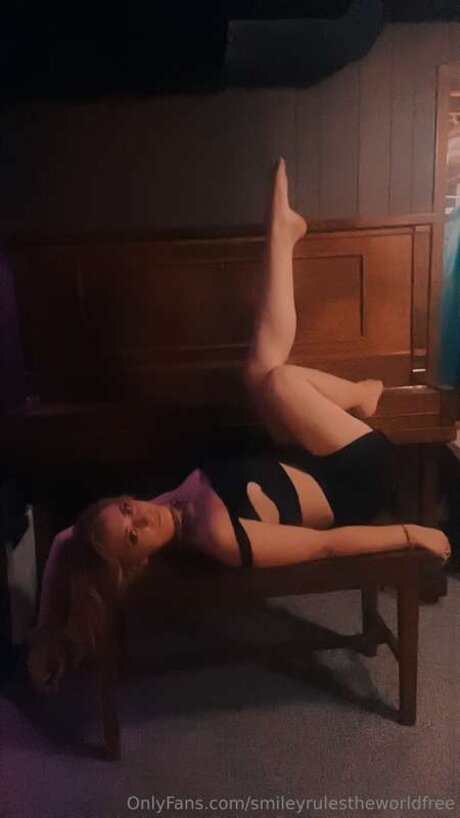 Smileyrulestheworldfree leaked onlyfans sex tape