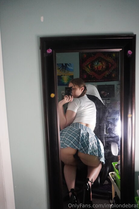 Imblondebrat onlyfans leaked.