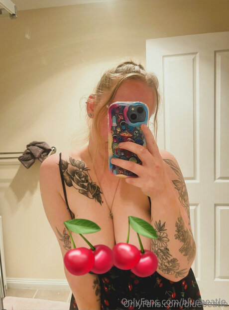 Bluebeatle onlyfans content