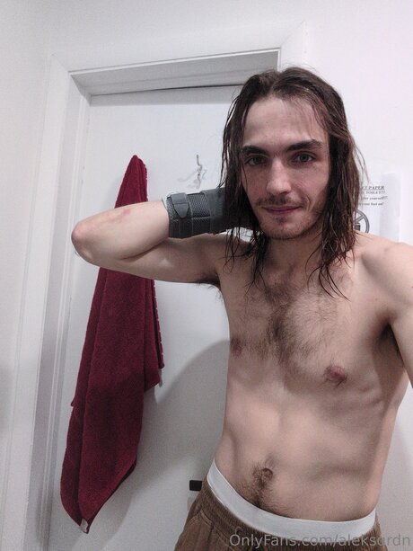 Aleksqrdn only fans review