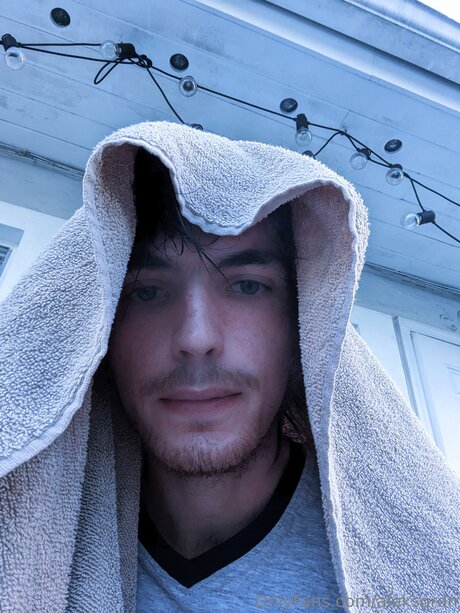 Aleksqrdn onlyfans topless