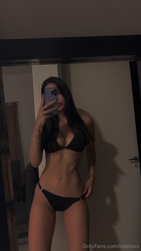 Zoelovv is on onlyfans