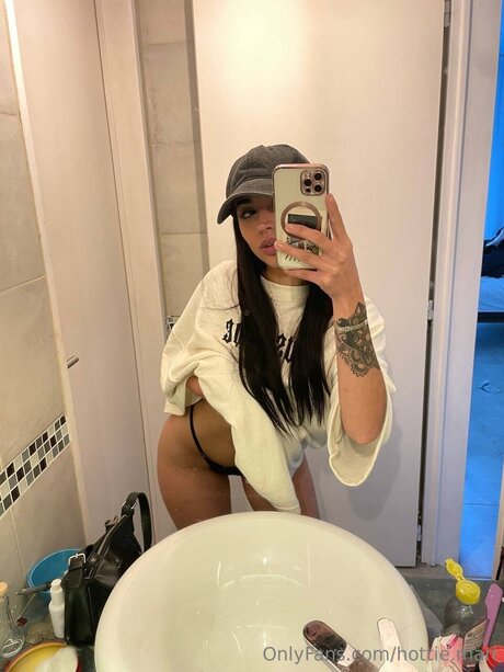 Hottie Mari onlyfans model