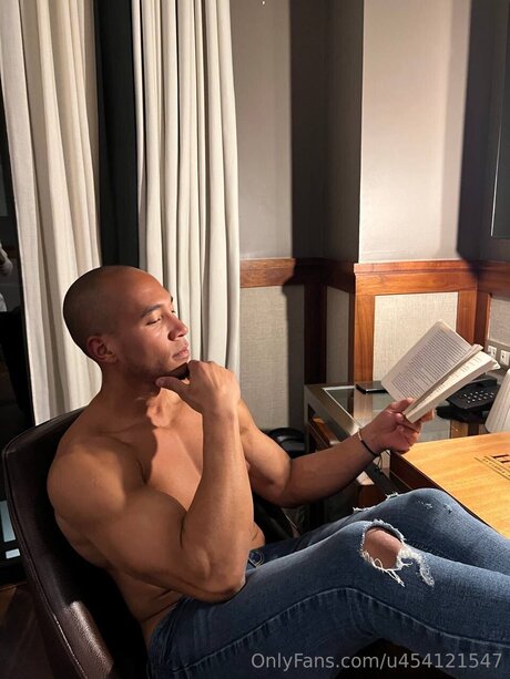 Dwayne Johnson Jr naked onlyfans