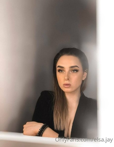 Elsa Jay onlyfans sex tape