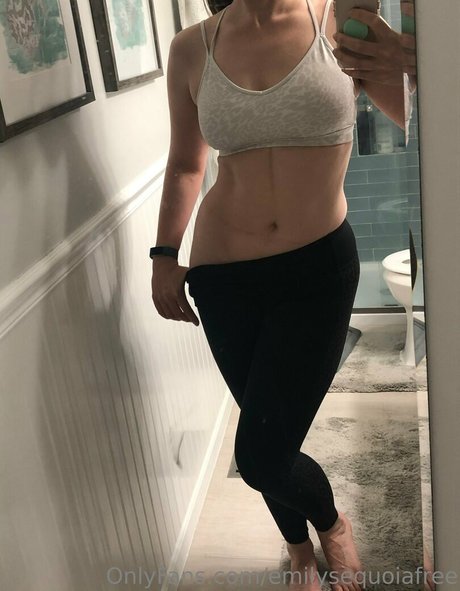 emilysequoiafree naked onlyfans pics