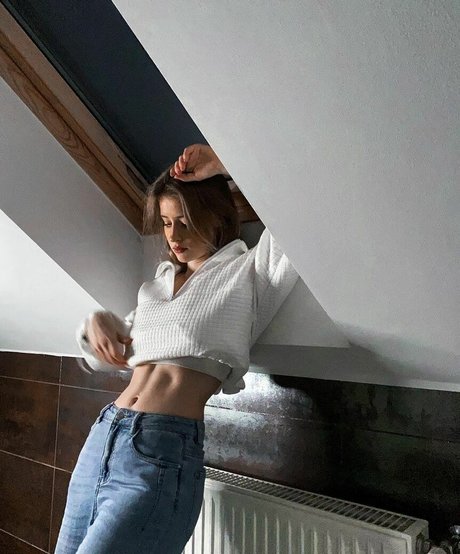 Mira Szalma onlyfans free