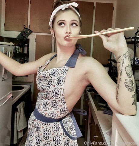 dakotamoonj onlyfans posts