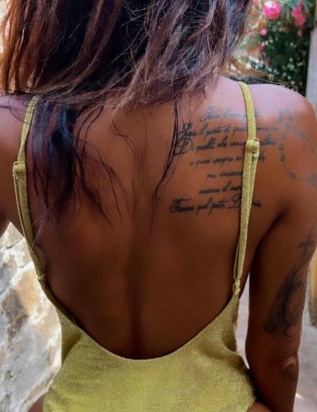 actress onlyfans beautiful naked artwork