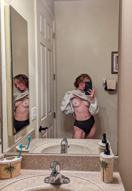 Outdoorkitty333 nude only fans