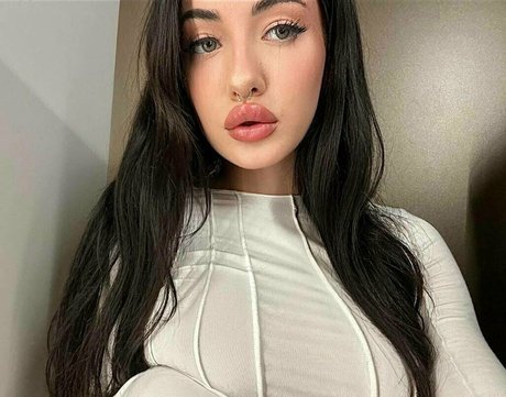 adelineinfi only fans nude leaks