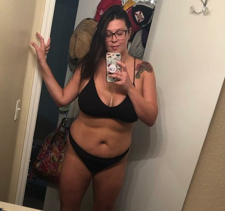 tallnerdywoman naked onlyfans pics