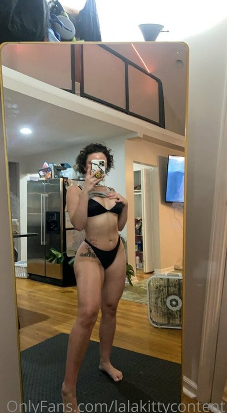 lalakittycontent onlyfans striptease