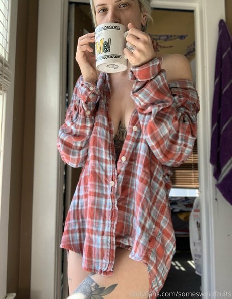 somesweetfruits onlyfans model photo