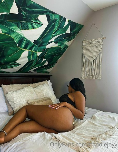 baddiejoyy onlyfans strip tease