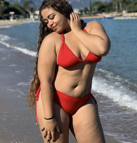 belaysha onlyfans model photo