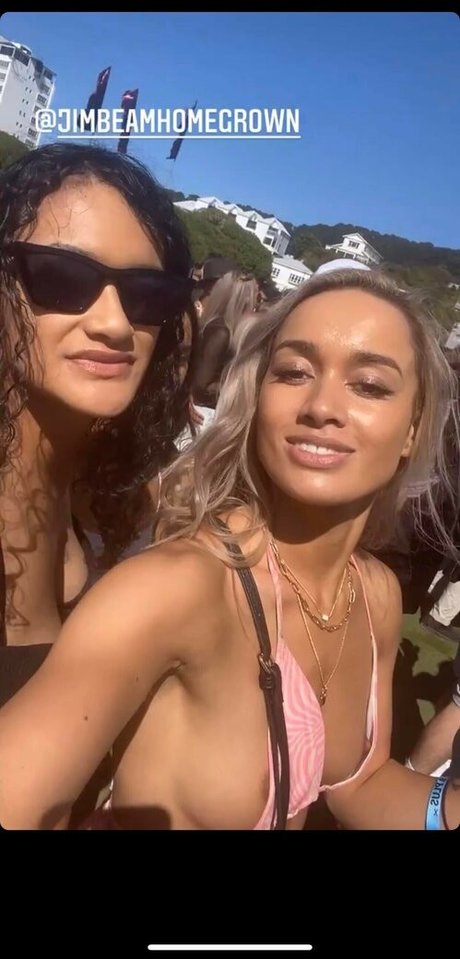 nmollym onlyfans model images