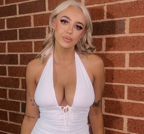 Alicia Burns tits onlyfans