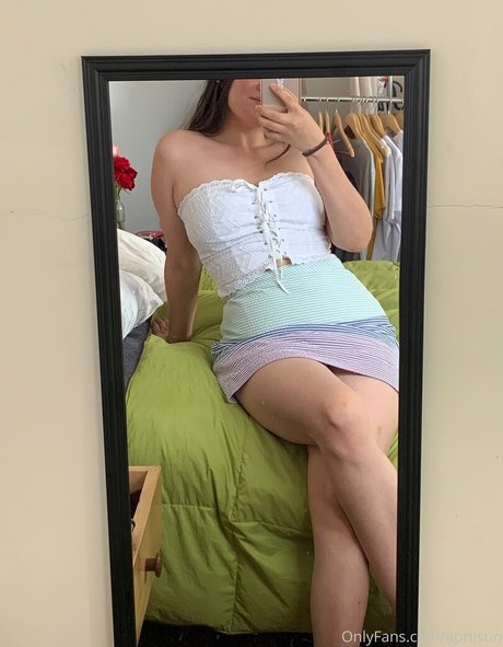 aprilsun onlyfans model photo