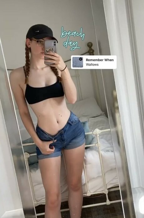 Em Cavell onlyfans leak