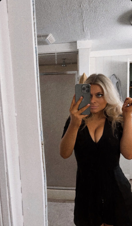 Sara Civian nudes onlyfans