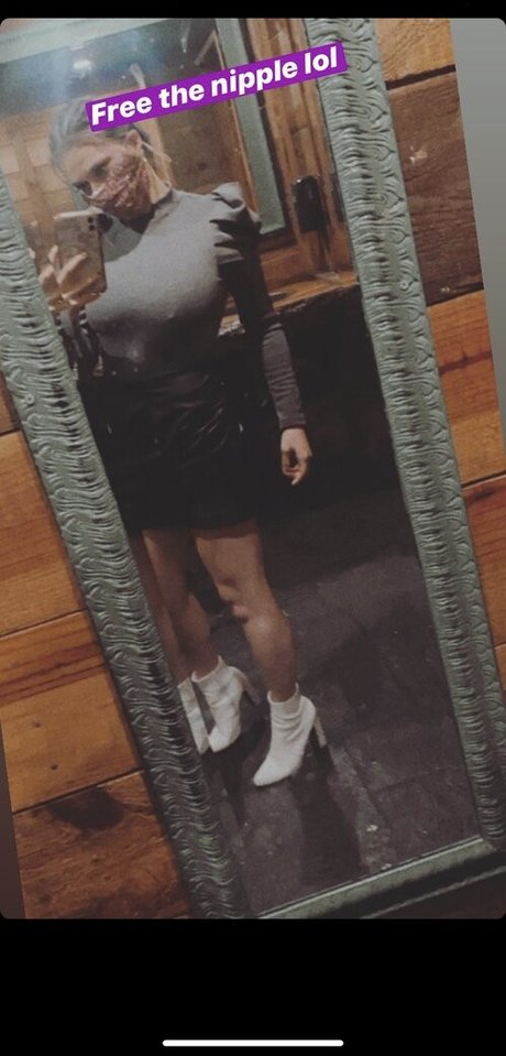 Sara Civian desnuda onlyfans