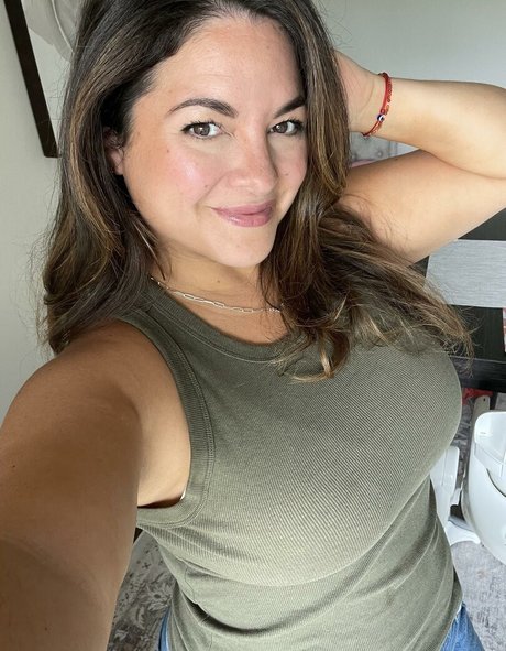 Bella Paz naked onlyfans leaks