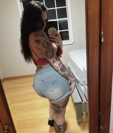 latina feet onlyfans naked selfie