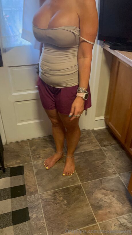 Moxiepowers onlyfans model