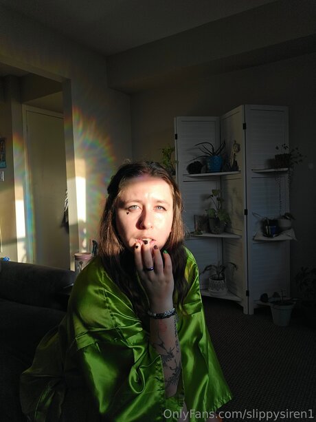 Slippysiren1 nude onlyfans leak