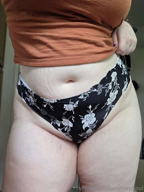 Livvytheghoul onlyfans nude tits