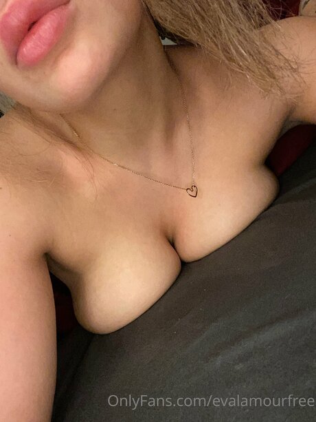 Evalamourfree free onlyfans