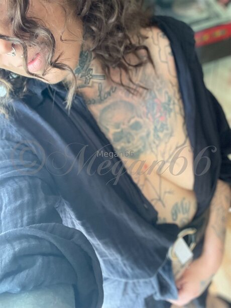 Megan 66 onlyfans desnuda