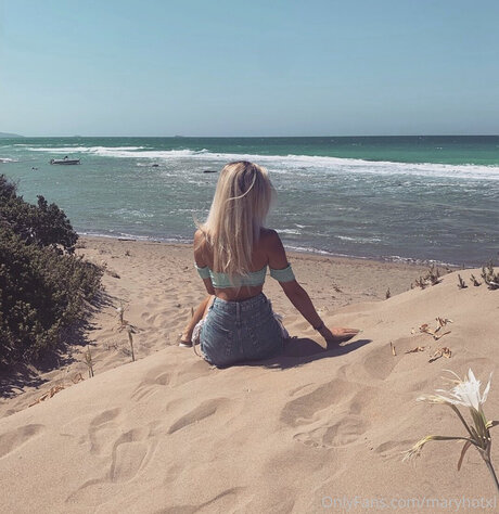 Maryhotxl onlyfans porn leaks