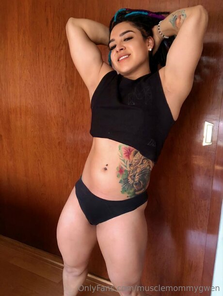 Queenmuscleavery onlyfans striptease