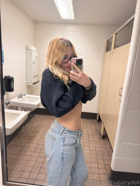 Divadoll1 onlyfans ass