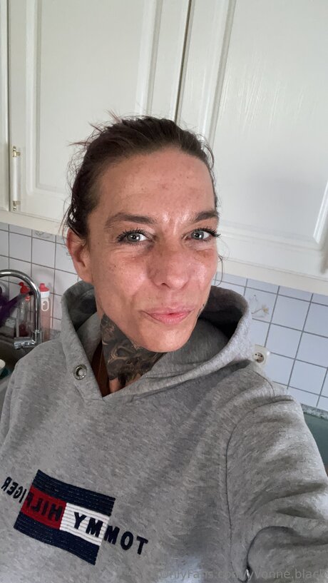 Yvonne Black onlyfans strip