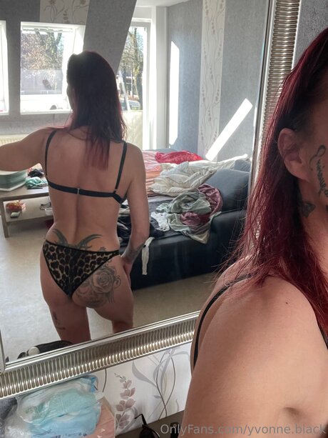 Yvonne Black onlyfans leaj