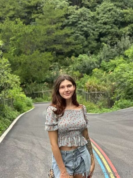 Little Eva 21 boobs onlyfans