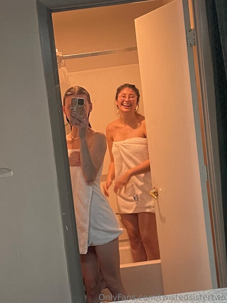 Twistedsistertwo nude only fans