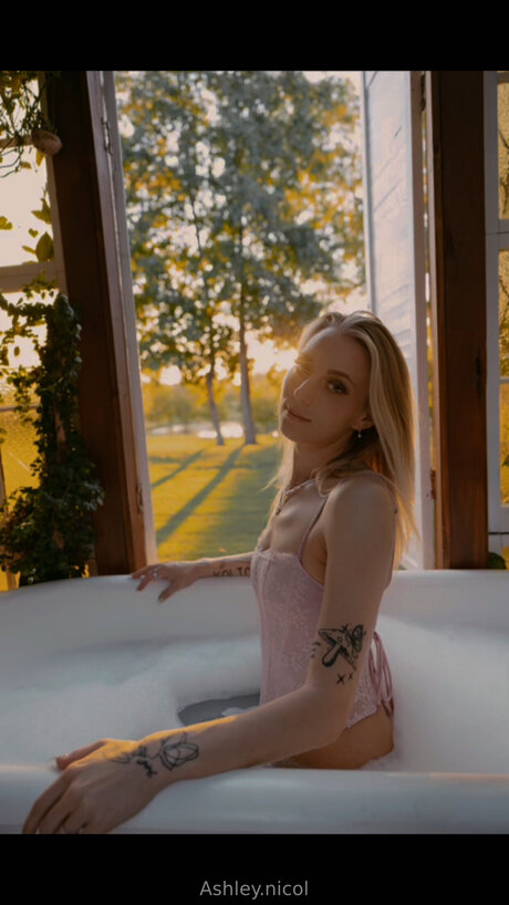 Ashley Nicol onlyfans model
