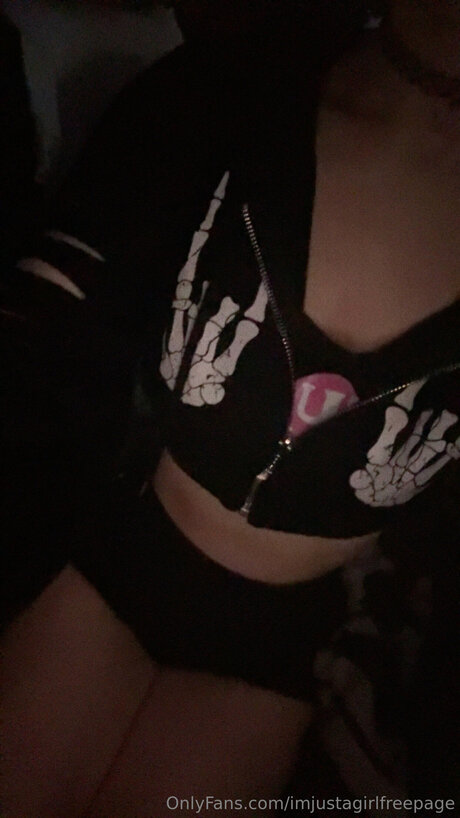 Imjustagirlfreepage nude onlyfans porn