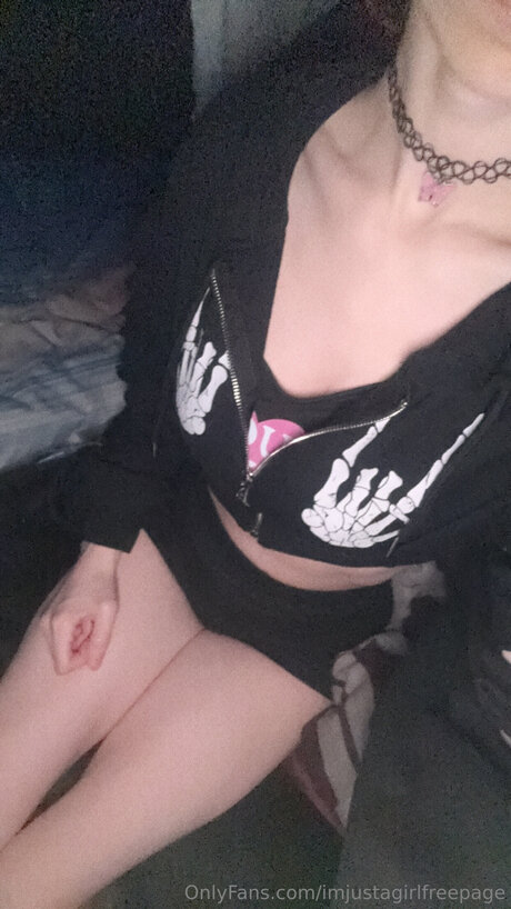 Imjustagirlfreepage only fans.