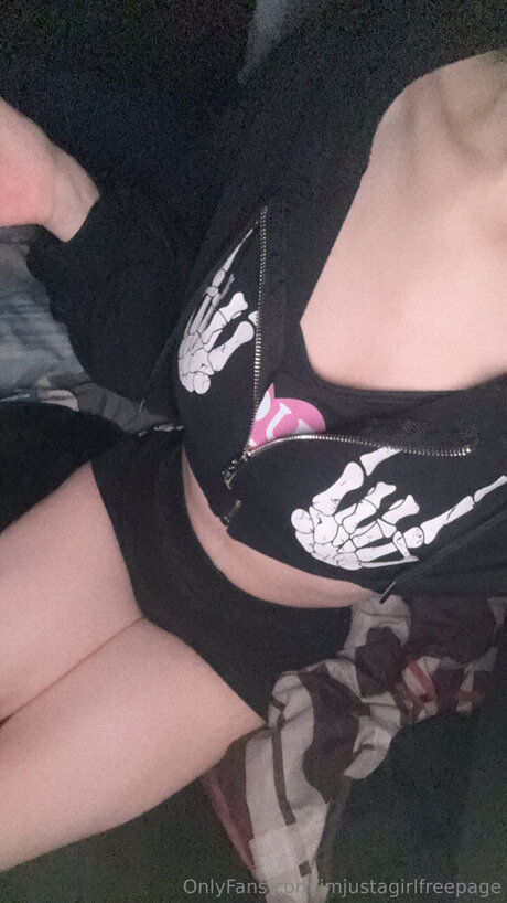 Imjustagirlfreepage onlyfans leaked photos