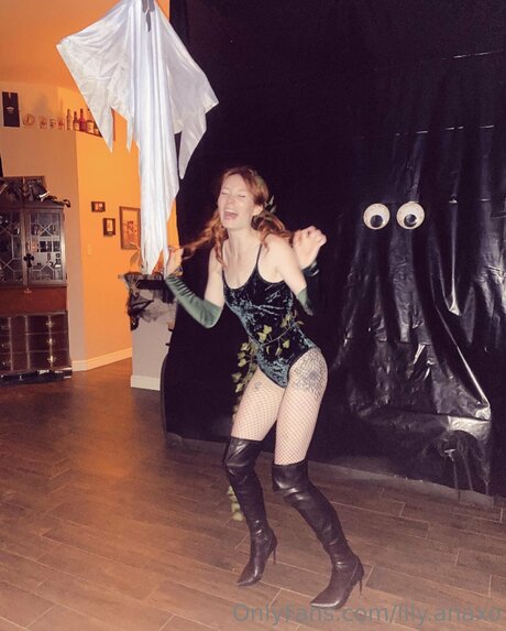 Lily Anaxo nude only fans leaks