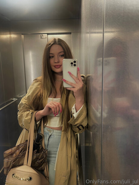 Juli Jul onlyfans model photo