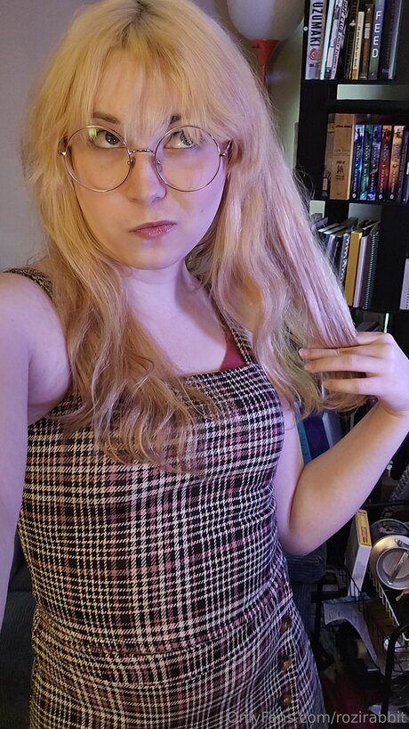 Rozirabbit onlyfans model